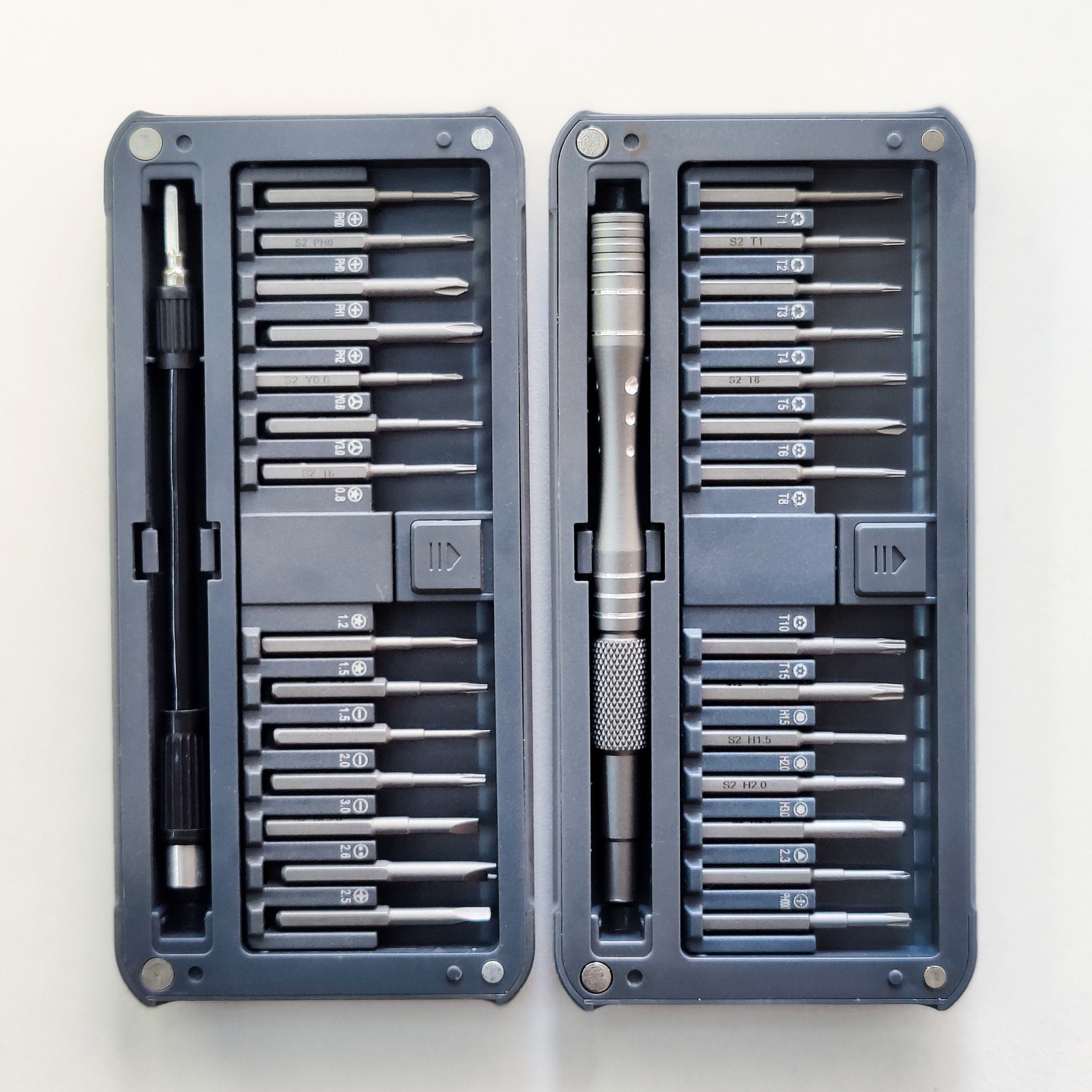 30 in 1 Magnetic Screwdriver Set With 2 Extensions